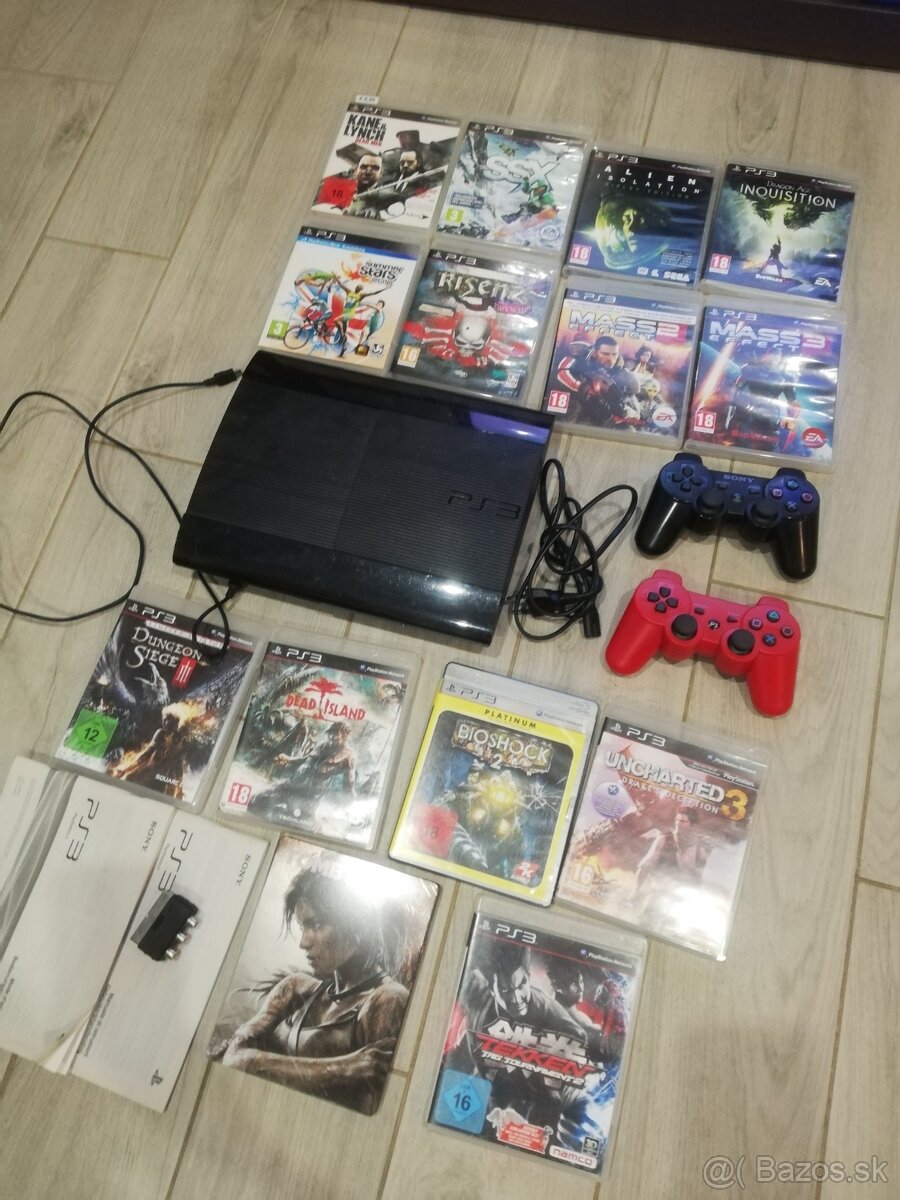 Playstation 3 Super Slim, 500 Gb, kopec hier, ovládače,káble