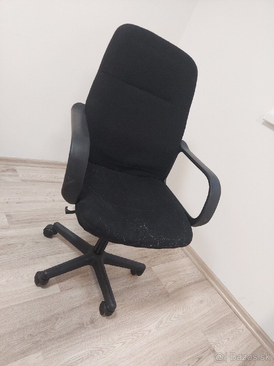 Stolička na kolieskach / kancelárska stolička / kreslo
