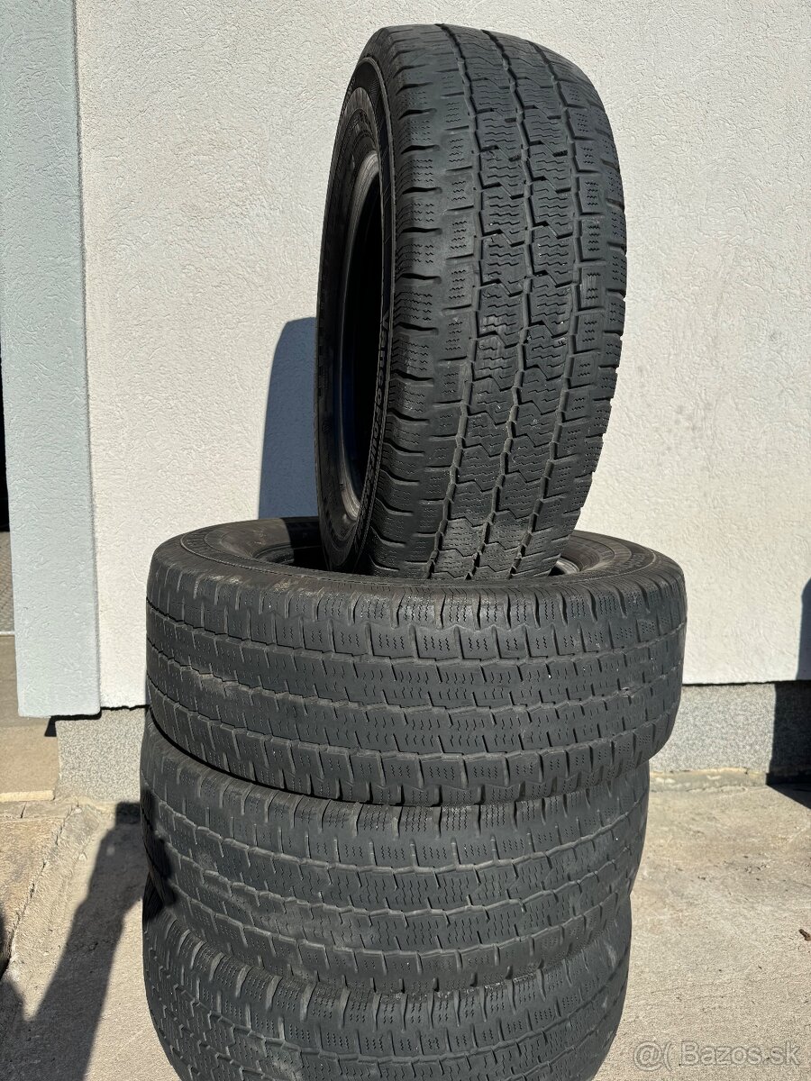 235/65R16C Celorocne pneu Continental VancoFourSeason 2