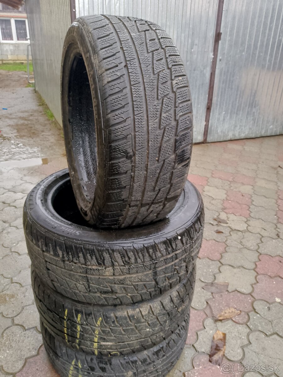 Predám preumatiky 215/45r16 zimne