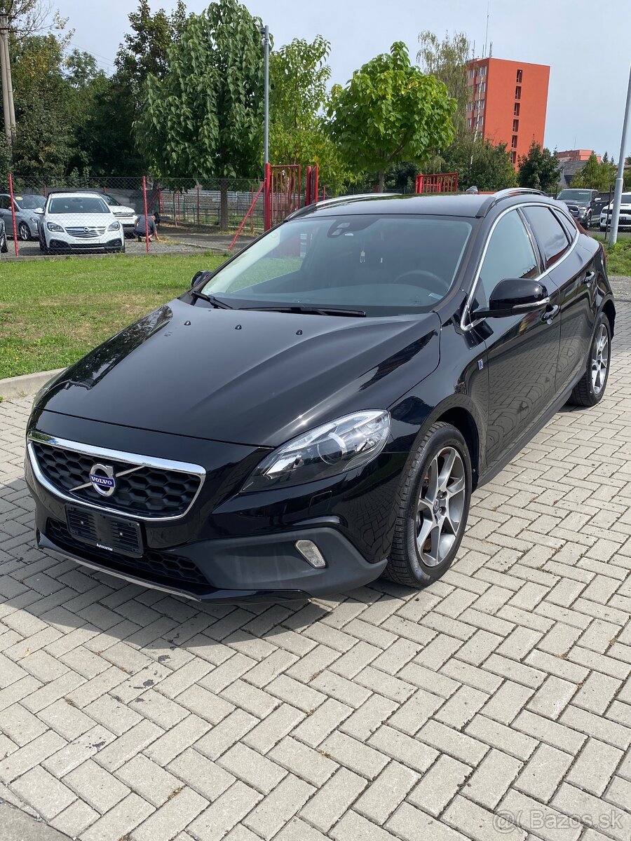 V40 CROSS COUNTRY D4 2.0 140kw—AUTOMAT—2015–OCEÁN RACE