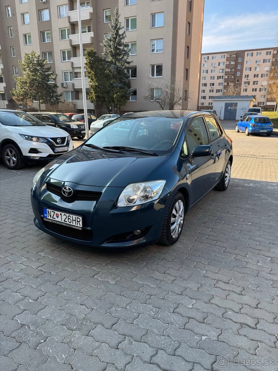 Toyota auris 1.6 benzín