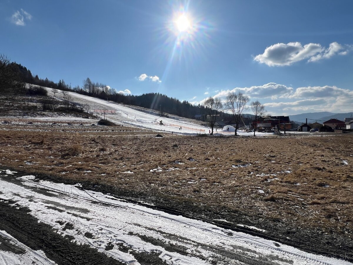 TRIOREALITY - Stavebný pozemok v centre Oščadnice - 1199 m2