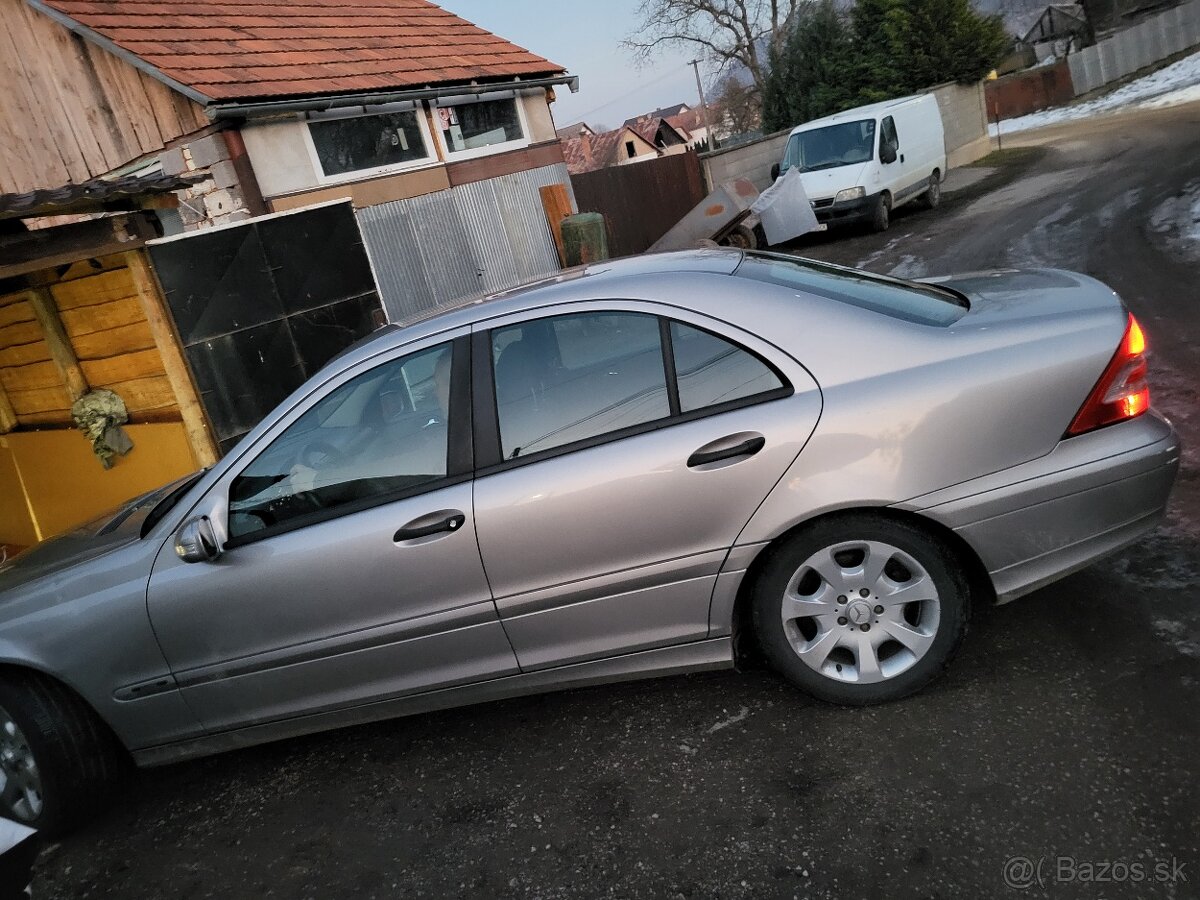 Predám mercedes 220 C