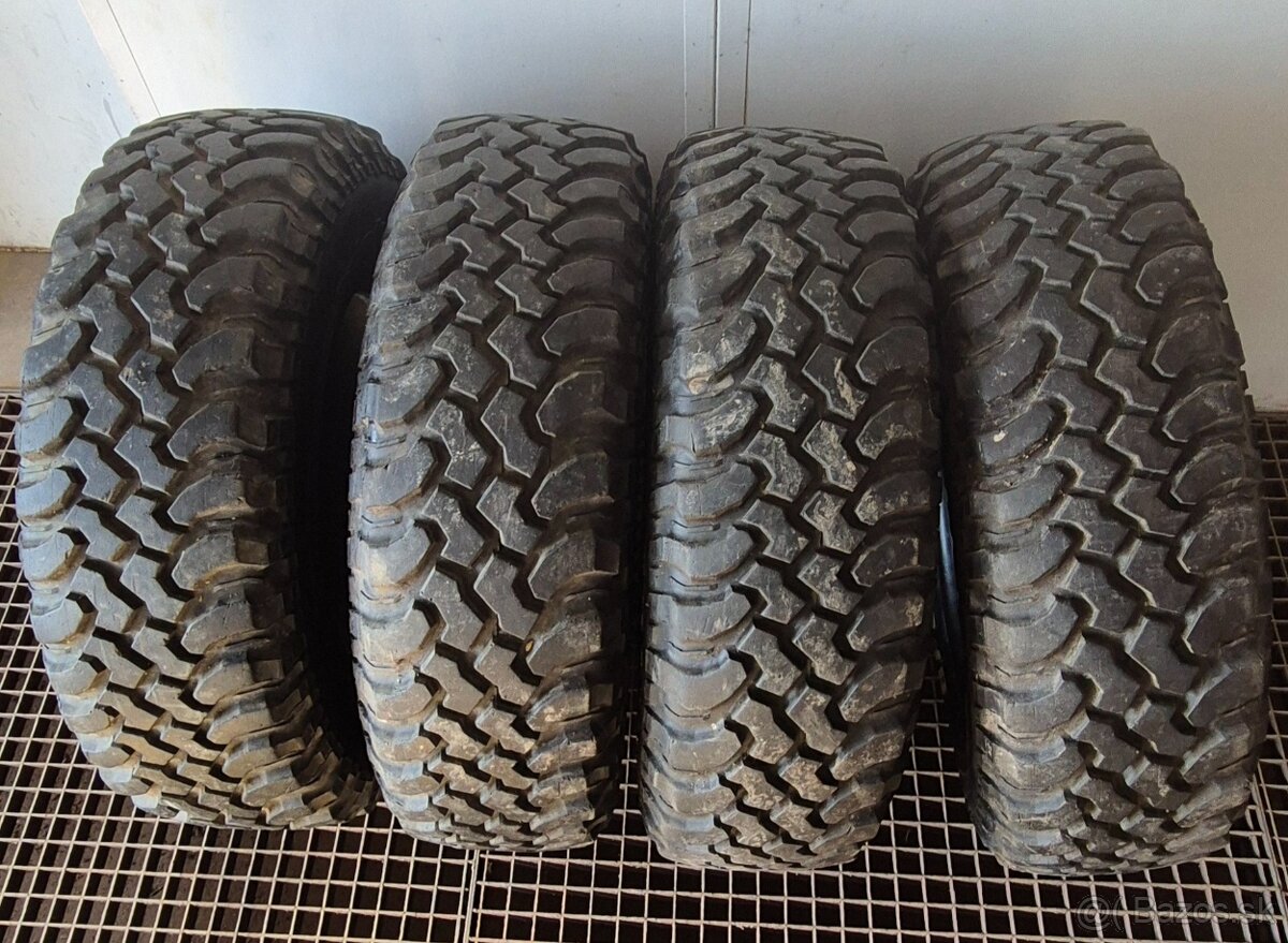 Predam originálne Offroad gumy 235/75R15