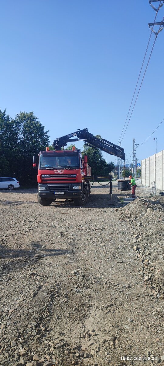 Vodič nákladného auta s Hydraulickou rukou