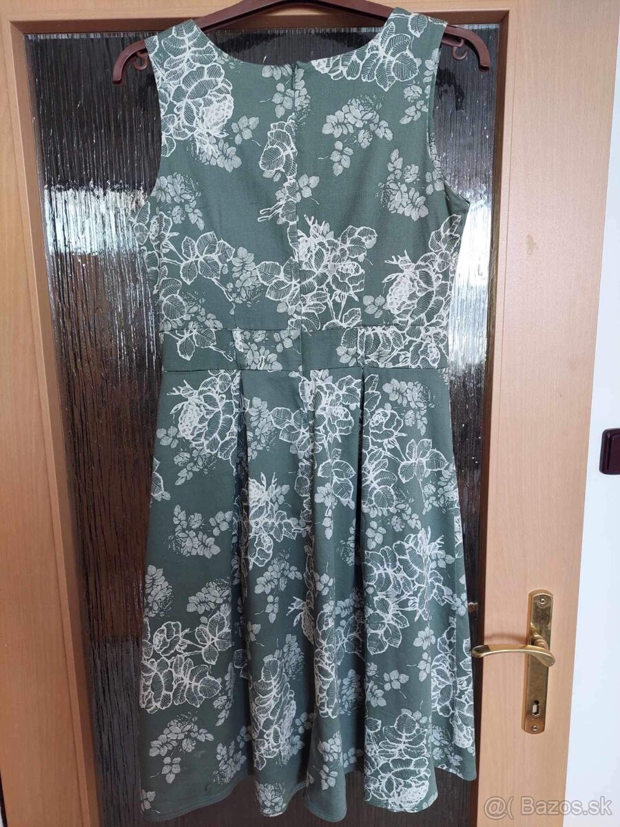 Bledozelené letné šaty č.40