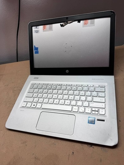 Predám pokazený notebook na náhradné diely zn. HP 13.