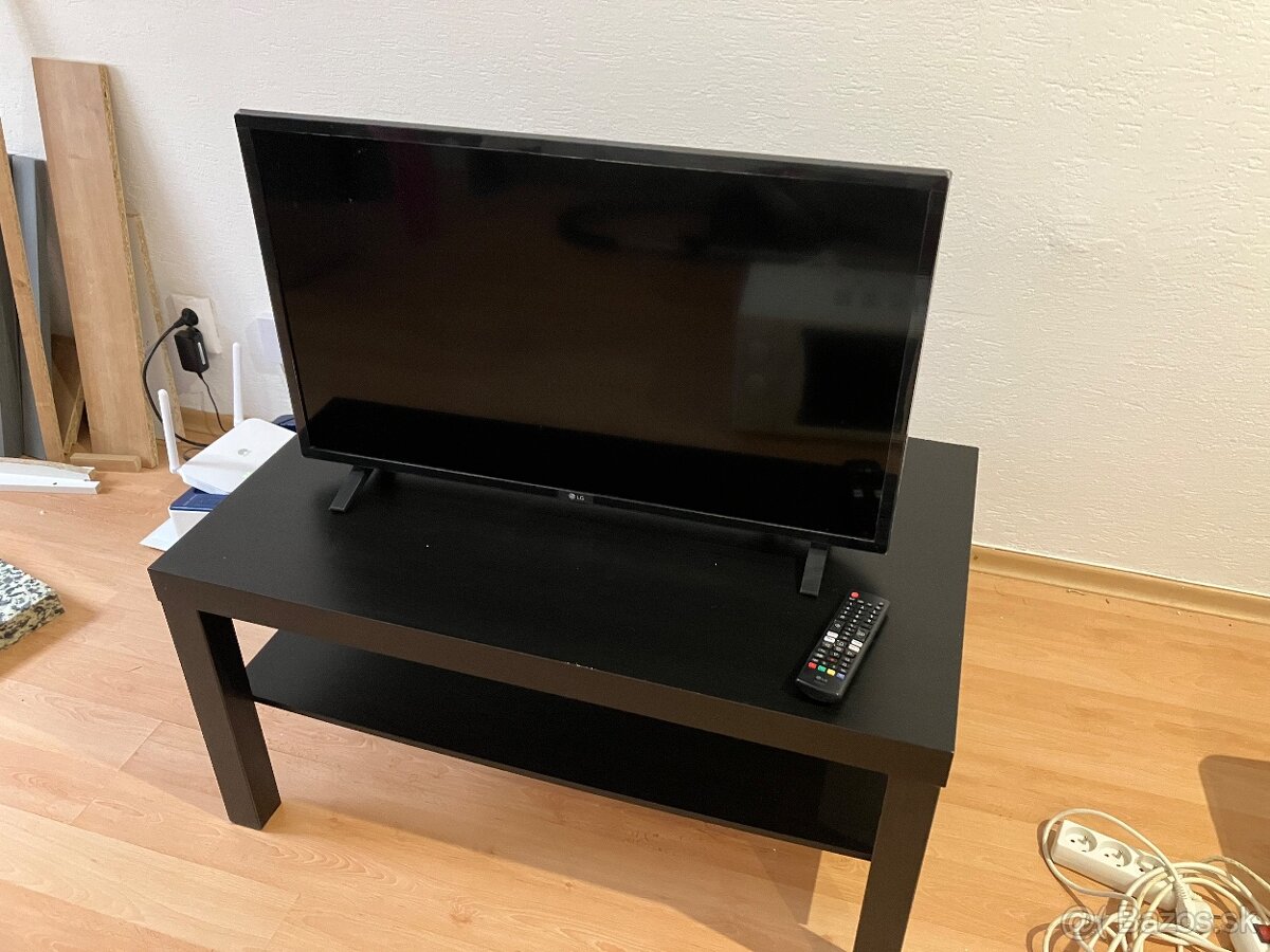 Predám LED televízor LG 32LM6370PLA + stolík pod TV