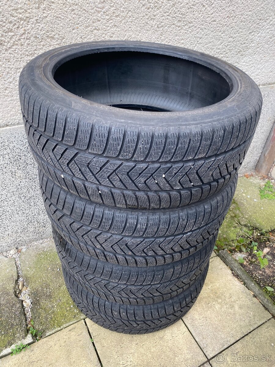 Pirelli 255/40 R21 zimné