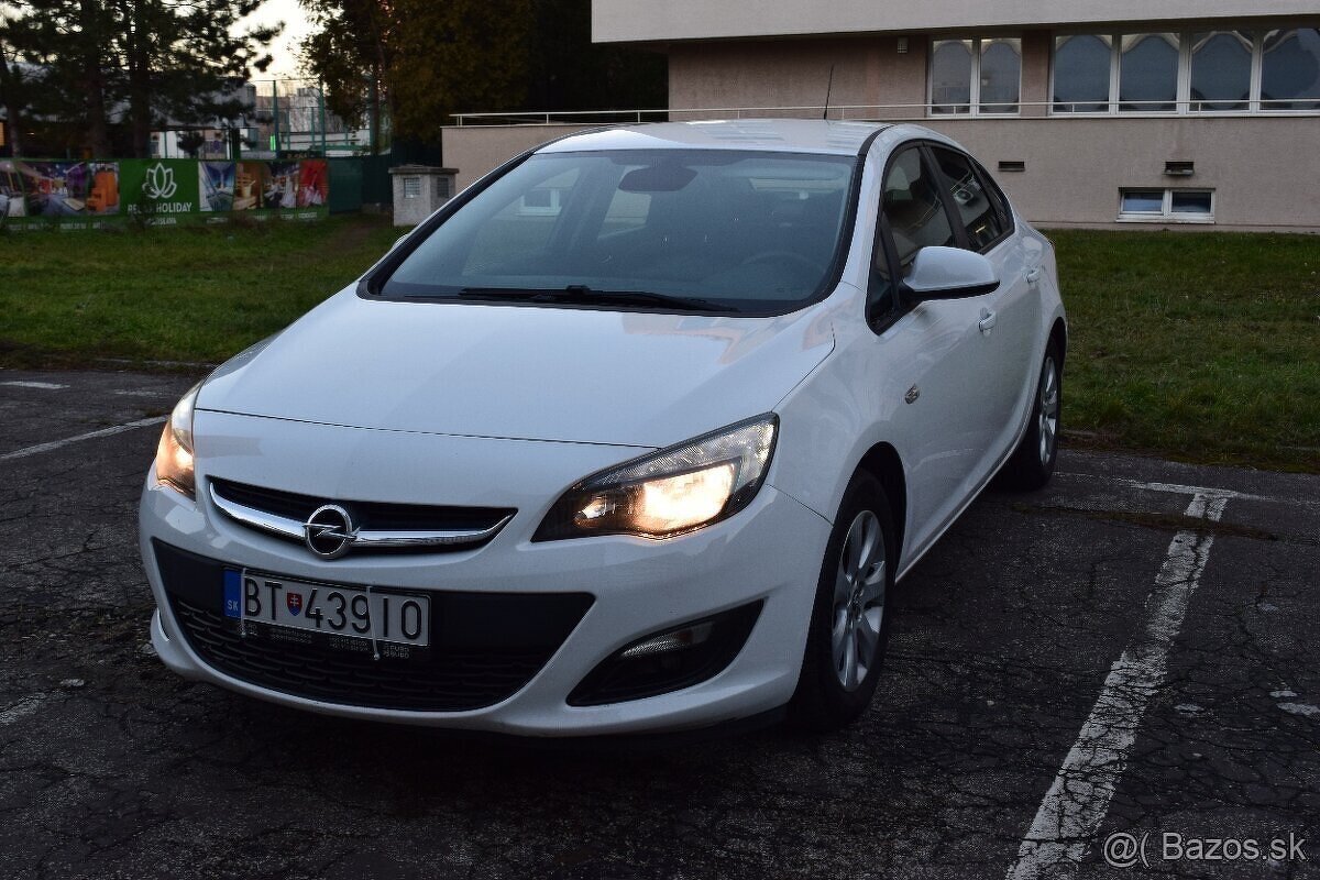 Opel Astra sedan benzín + LPG (od výroby)