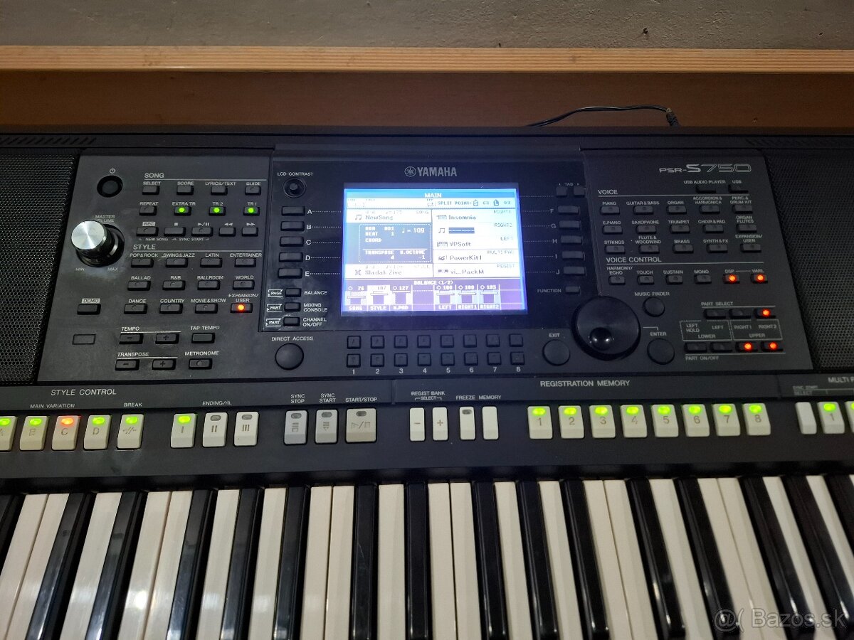 Yamaha psr s750