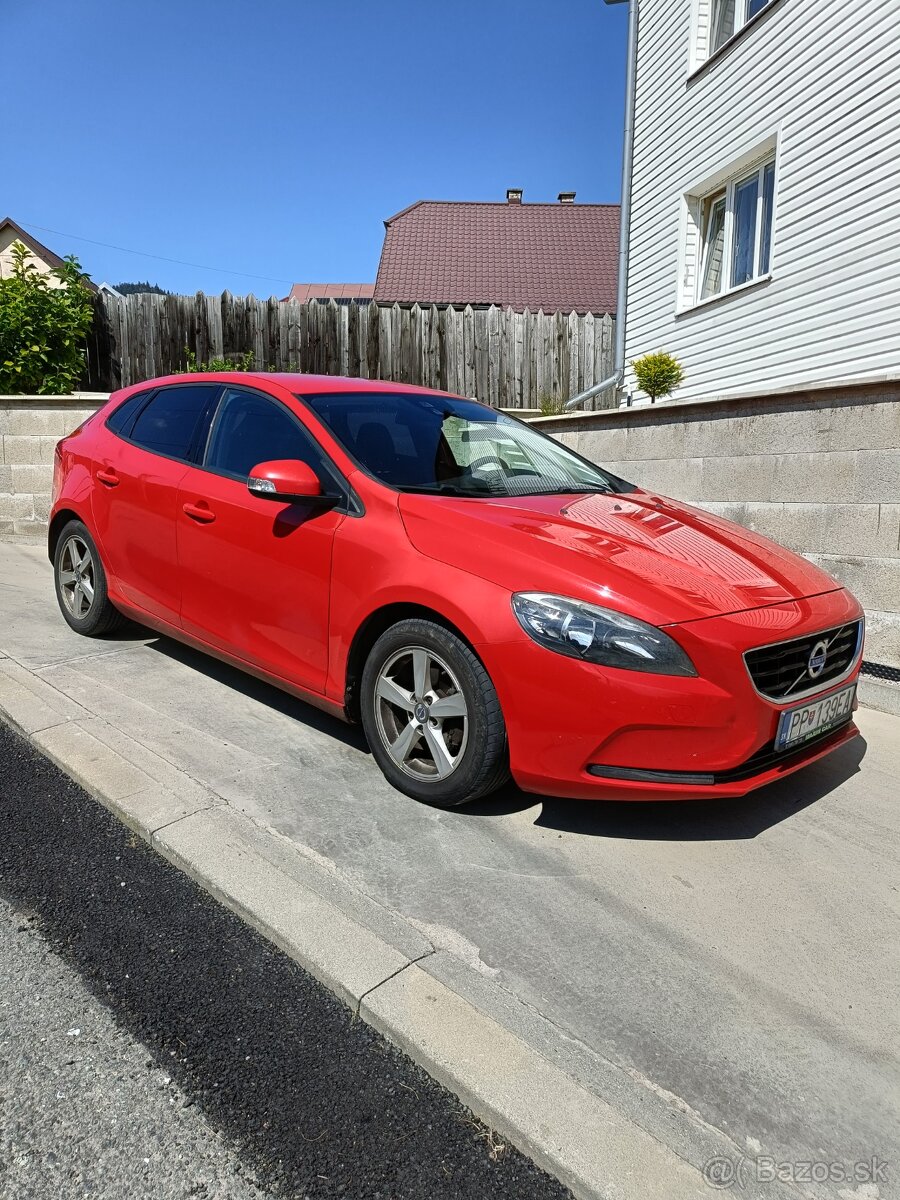 Volvo v40