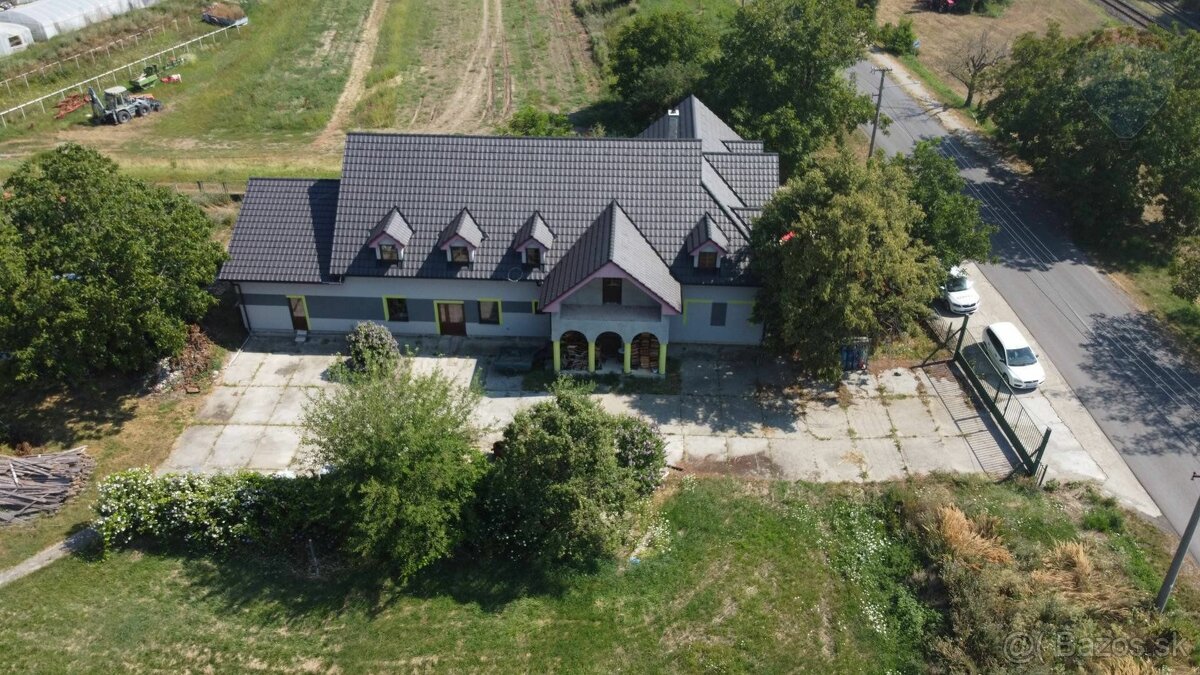 Na predaj polyfunkčná budova na pozemku 3.586 m2, Hul okres 