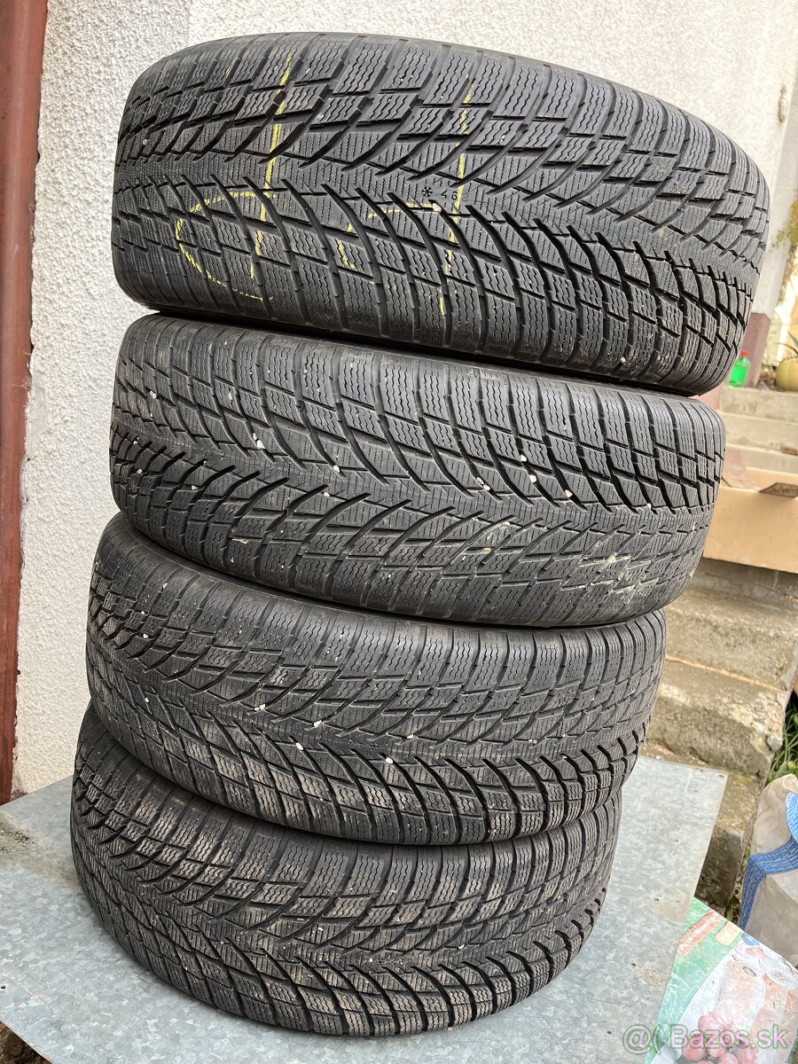 Predam 4ks pneu Nokian WR Snowproof P 205/55 R17 95 V Zimné