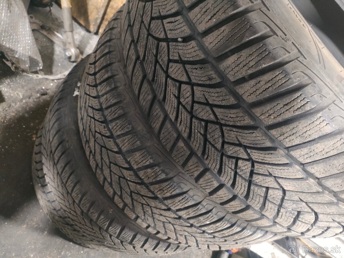 225/45R18 goodyear  zimne