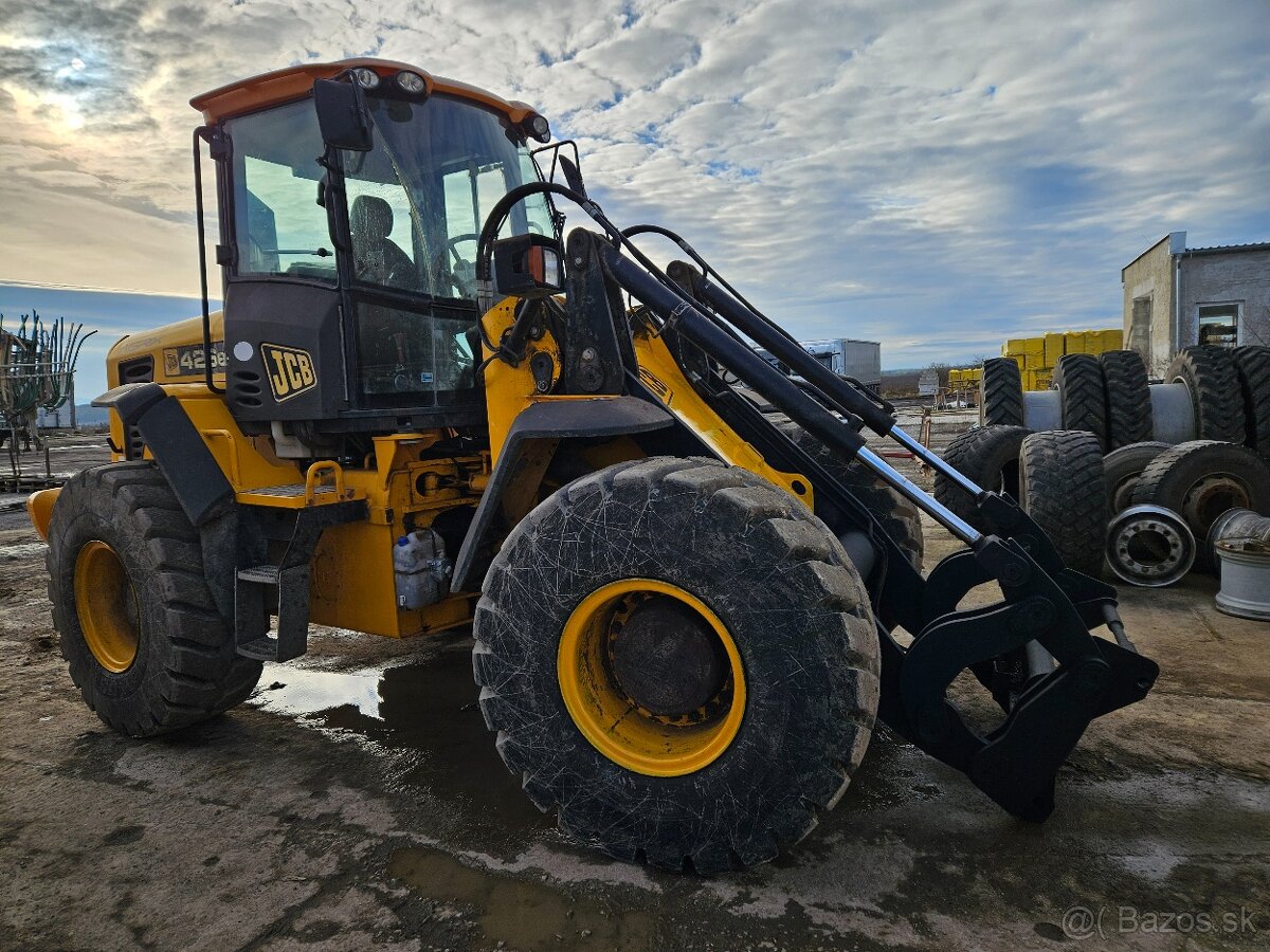 JCB 426 HT klbovy nakladac