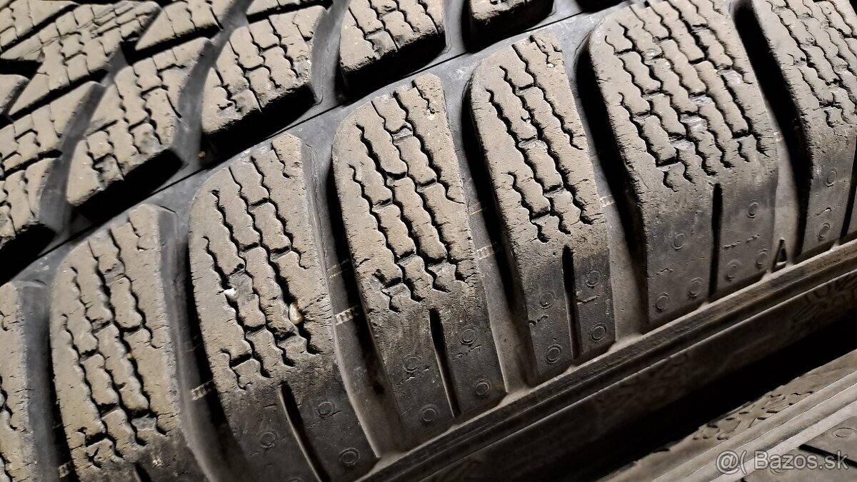 Predám 2ks jazdené zimné 215/60r17-96H Dunlop