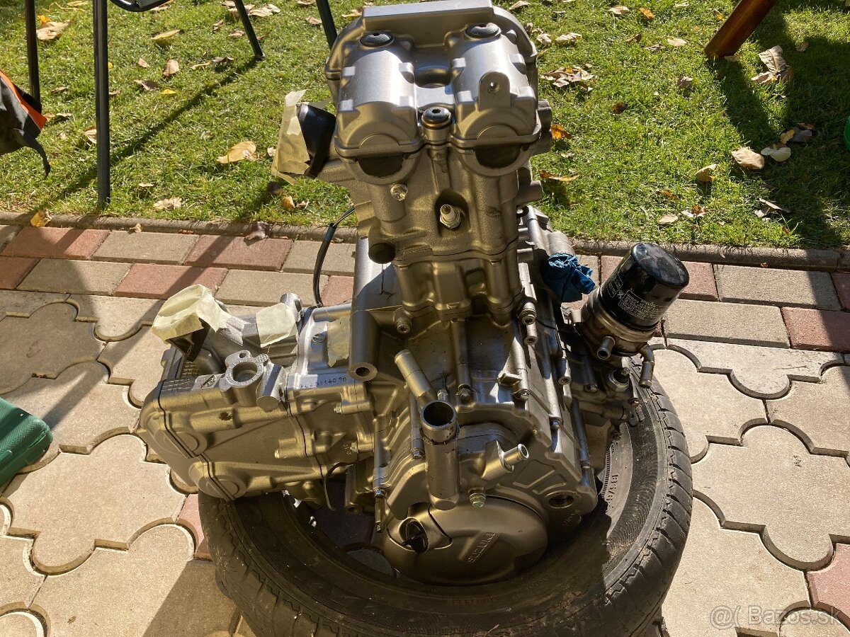 Motor Suzuki V-Strom 650