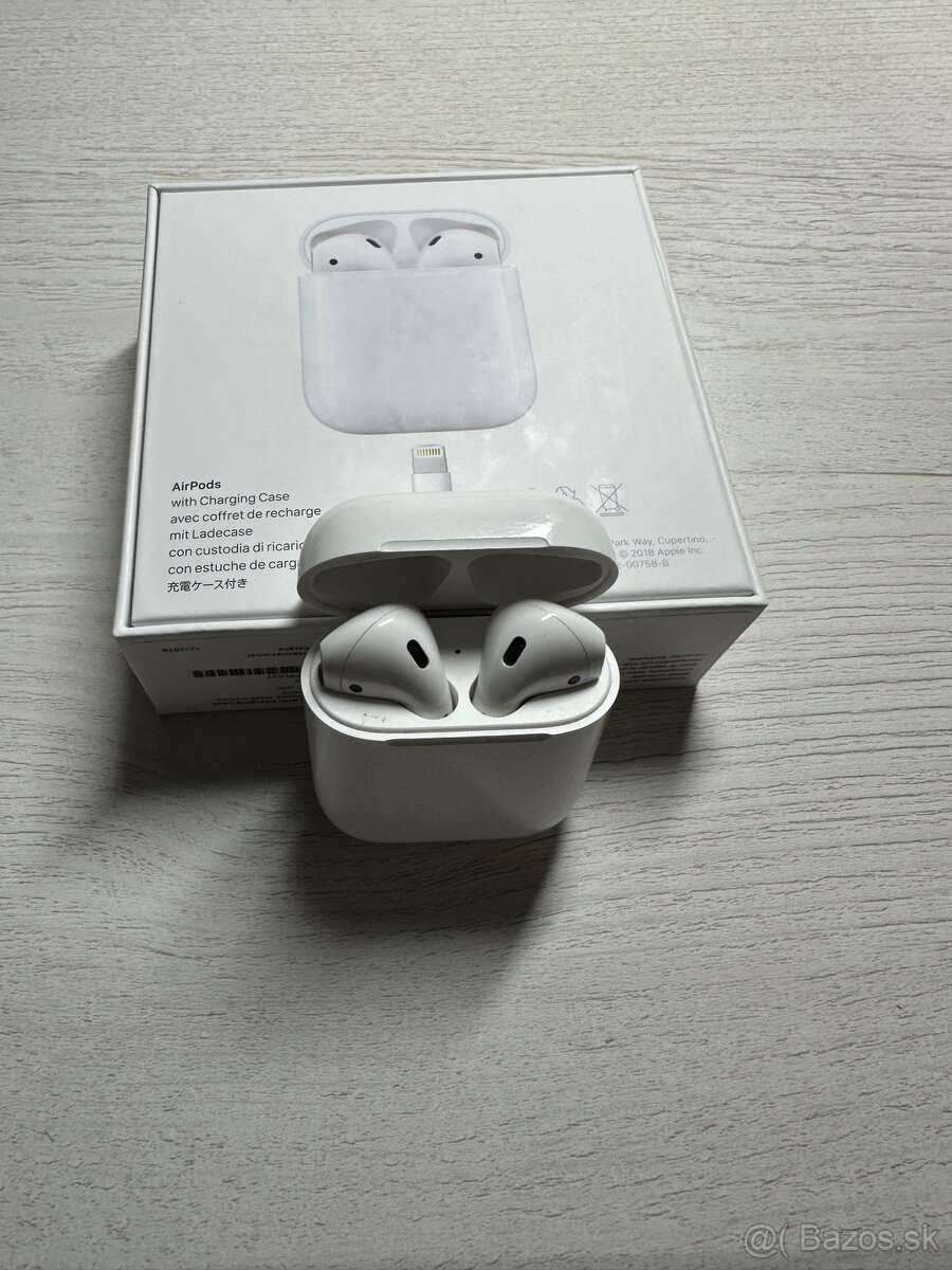 Apple Airpods with Charging Case