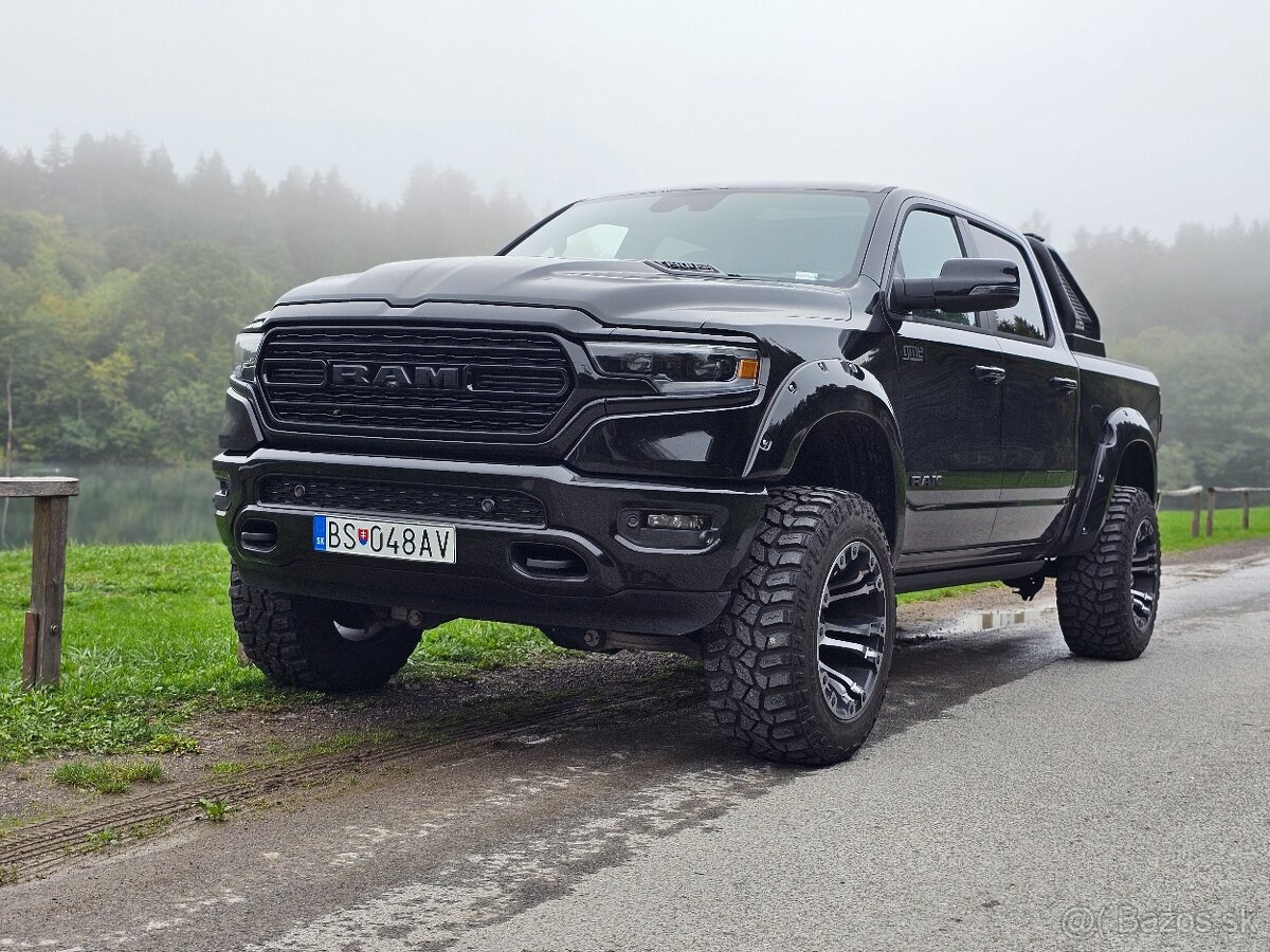 Dodge RAM 1500 LIMITED BLACK V8 HEMI 2024