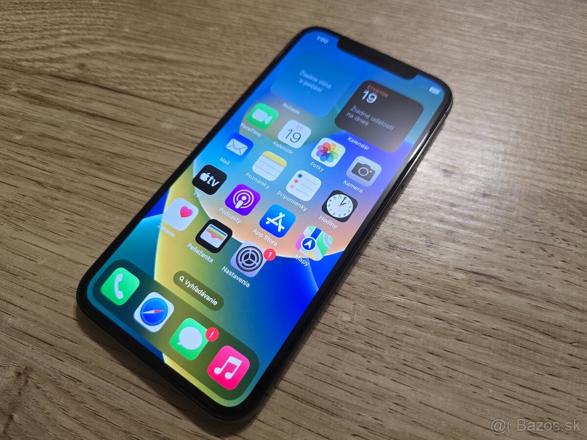 Iphone x 256gb v top stave ma len velmi jemne znamky pouziva