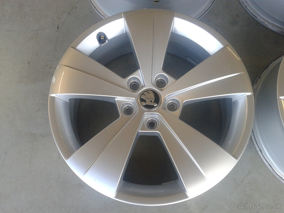 Ponukam ALU 5x112 R17 6,5J ET41 ORIGINAL SKODA