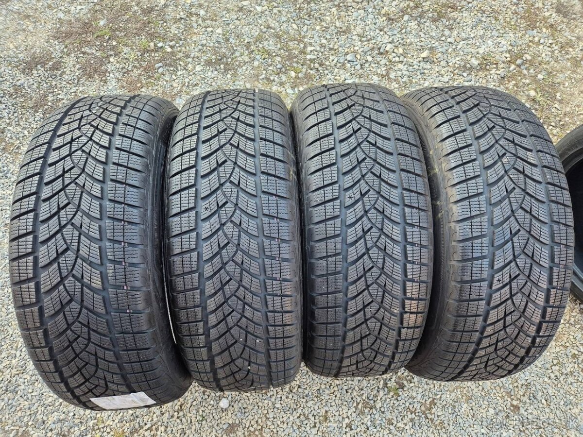 235/55 r19 zimné 4 ks GOODYEAR dezén 8,4-8,2 mm DOT2022