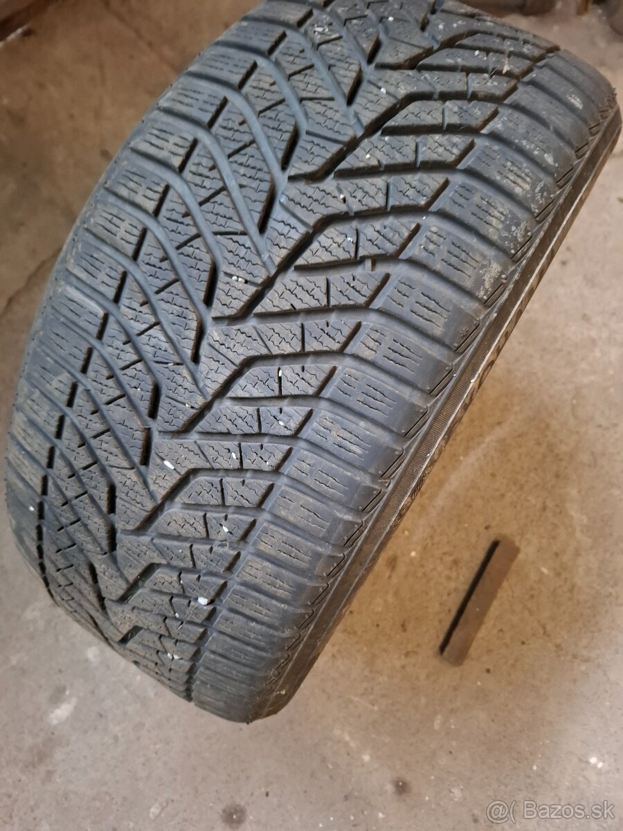 Zimne gumy yokohama 255/40r19