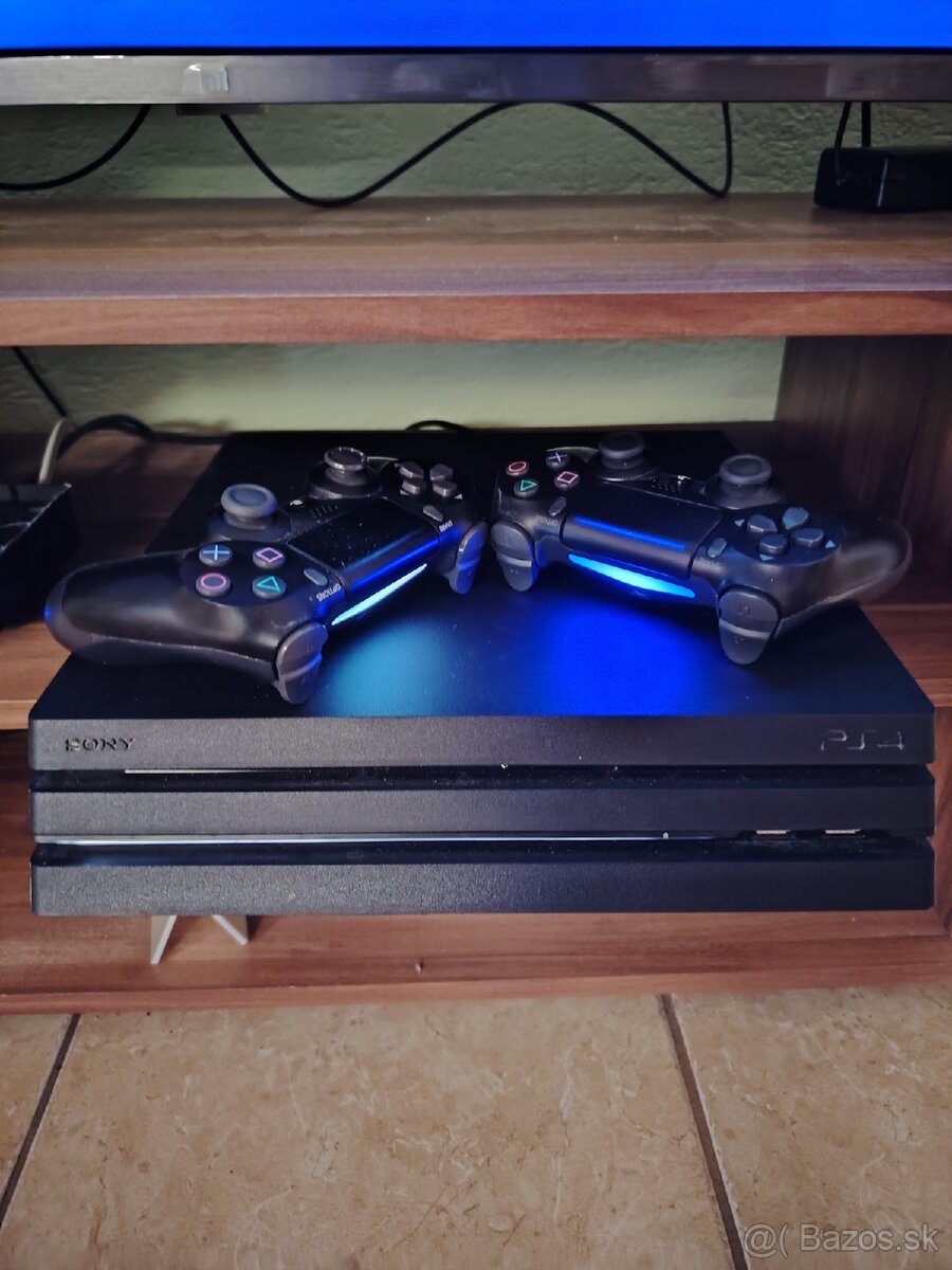 Predám Sony Playstation 4pro + 2 ovládače a 11 hier