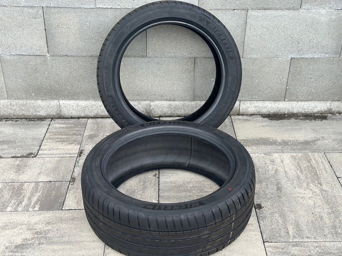 19 pneumatiky Michelin PS4 235/45 ZR19 DOT22 2kusy