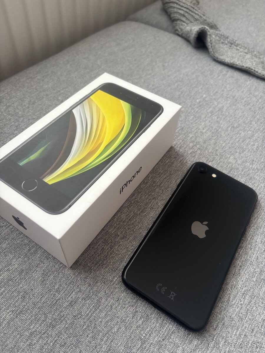 iPhone 2020 SE black 64 GB top stav