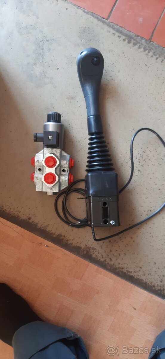 Joystick + 3sekcia elektro ventil