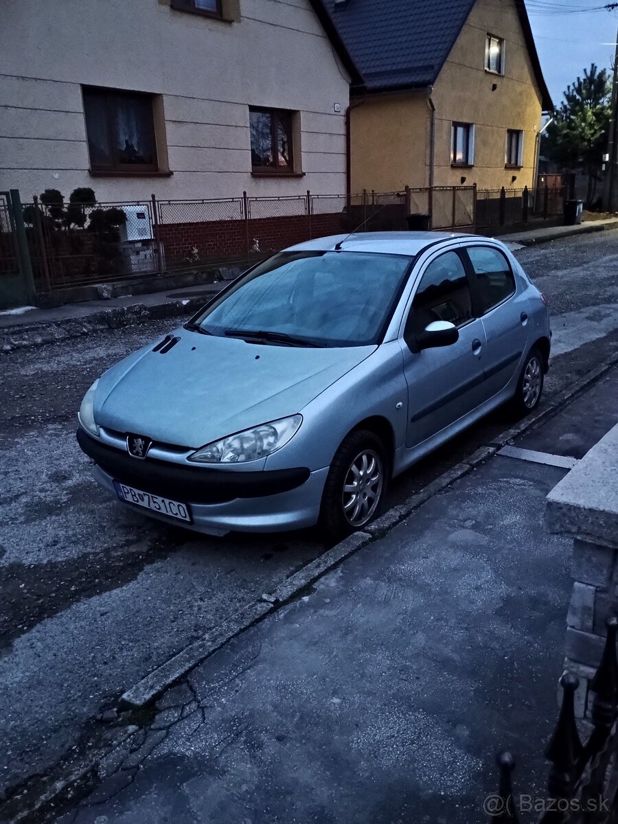 Predám Peugeot 206 benzín