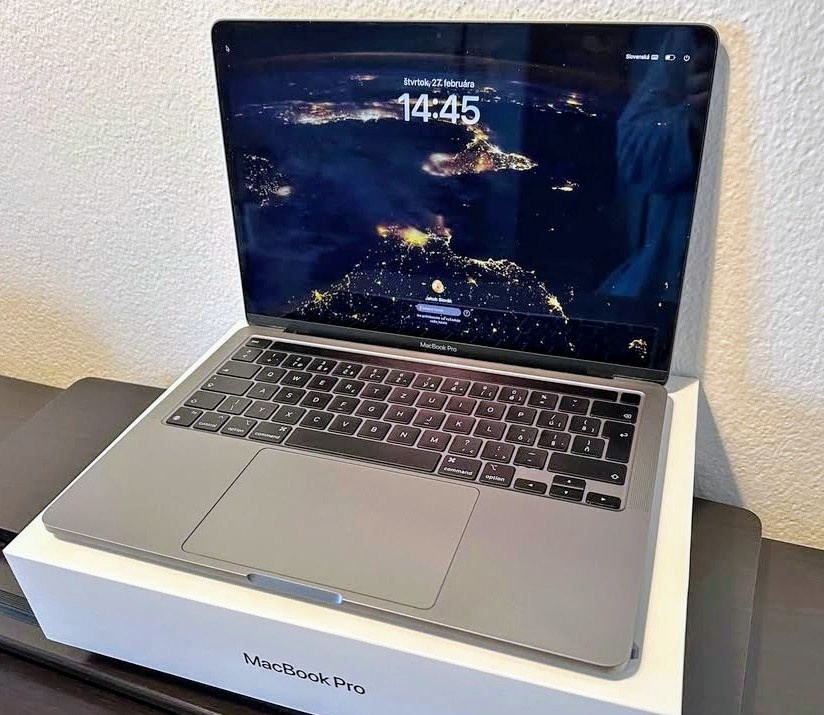 Apple MacBook Pro M2