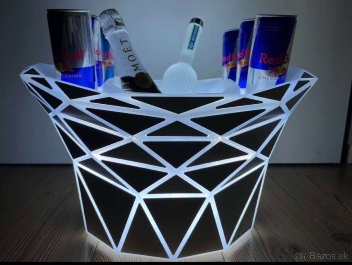 LED Red Bull party loď / Bottle service