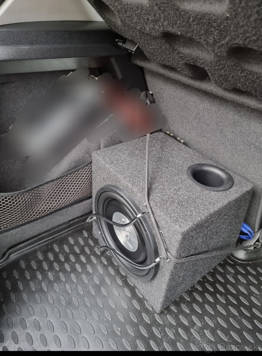 Subwoofer a zosilovač