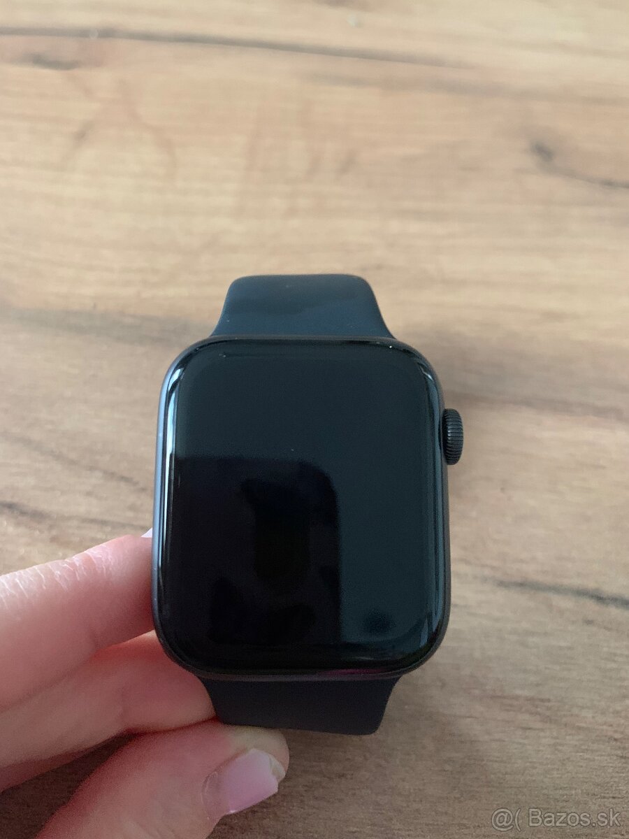 Apple watch hodinky seria 5