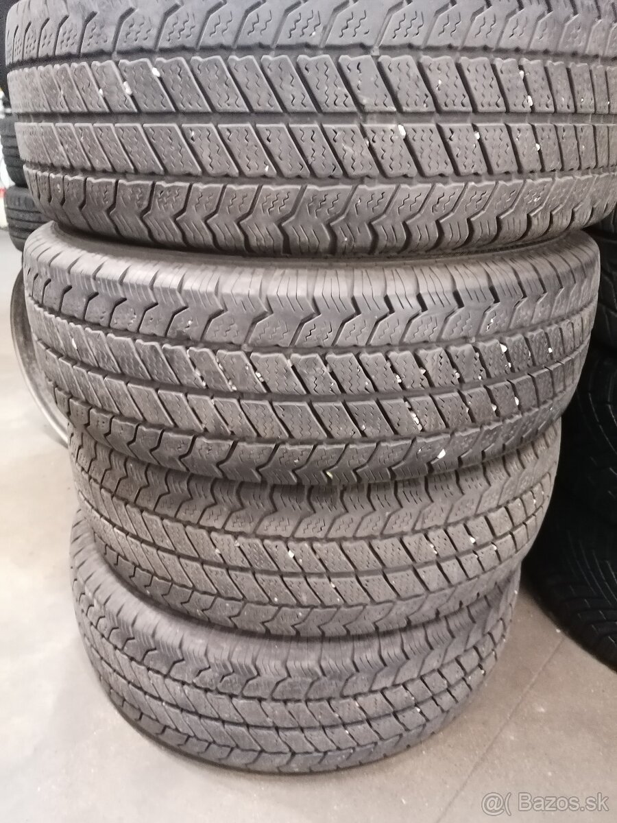 205/70 r15c