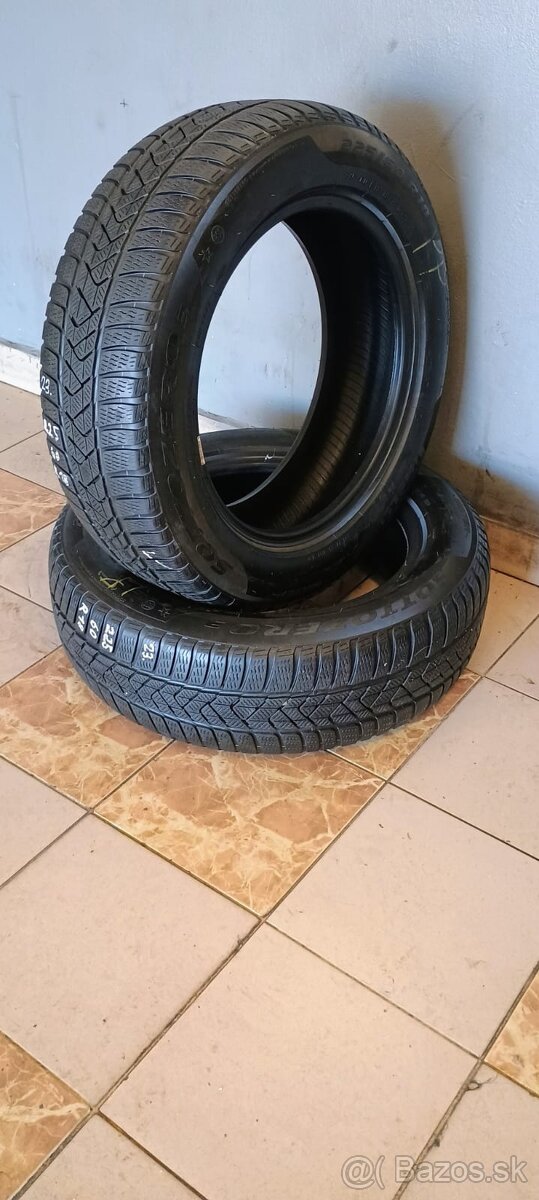 23. Pneumatiky zimné 2ks 225/60R18 Pirelli