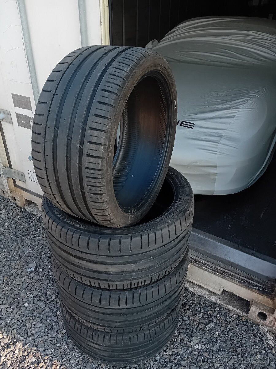 Letné pneumatiky  295/35R21 Letné pneu Nokian