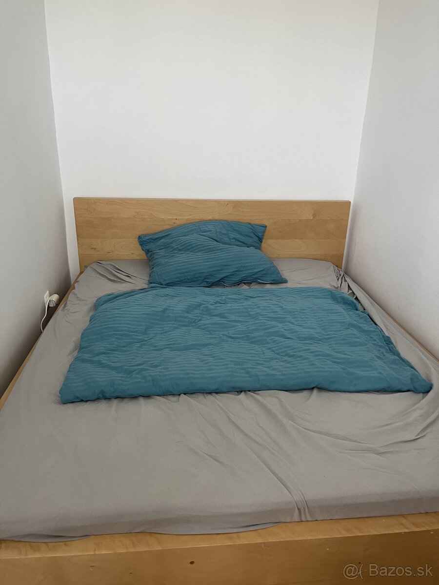 Manželská posteľ  šírka 180cm dĺžka 200cm
