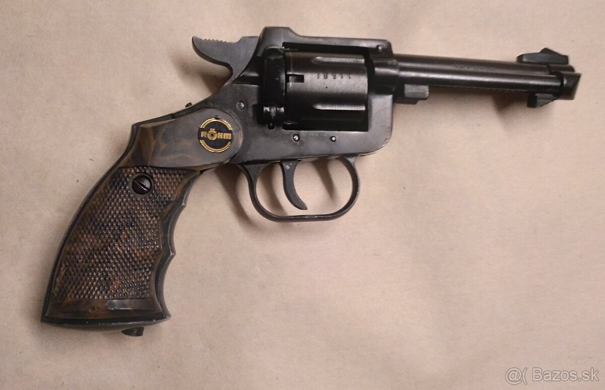 Sportovy revolver RG 12