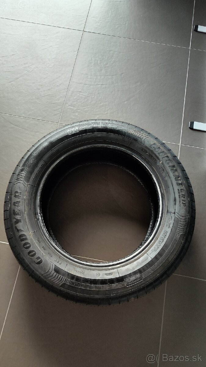 Letné pneu 215/65 R17 Good year