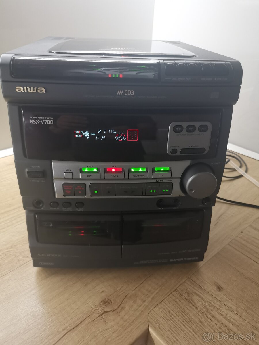 Aiwa NSX V700