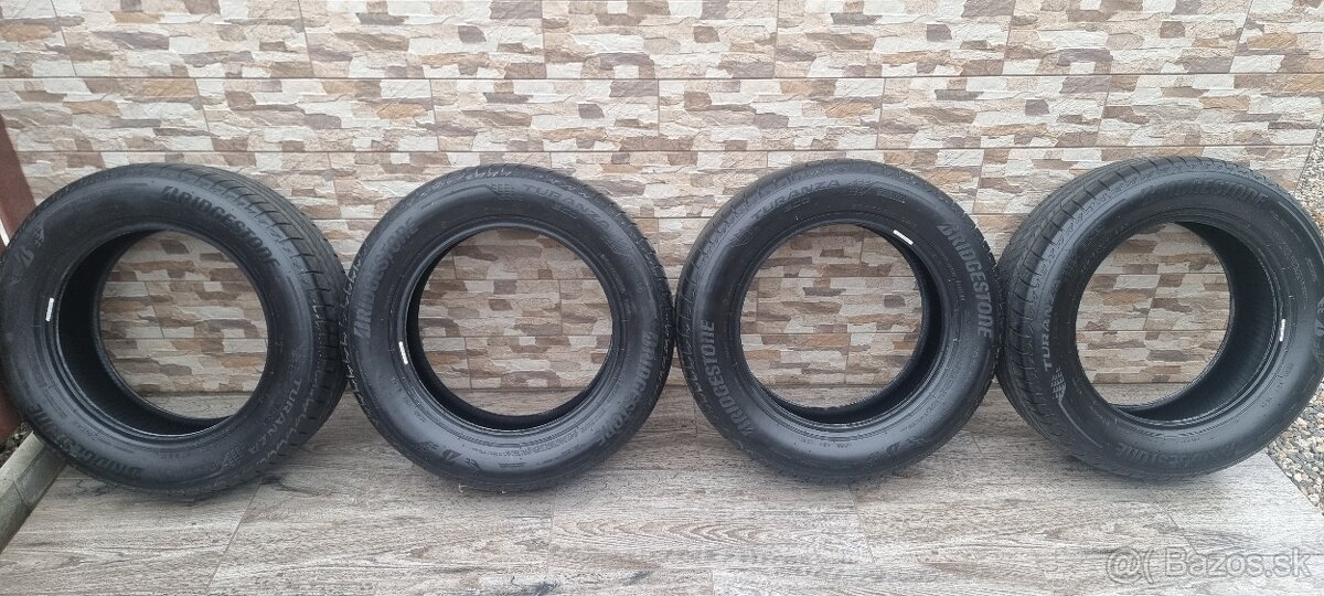 Predám 4ks letné pneuBridgestone Turanza T001 205/55 R17 RSC