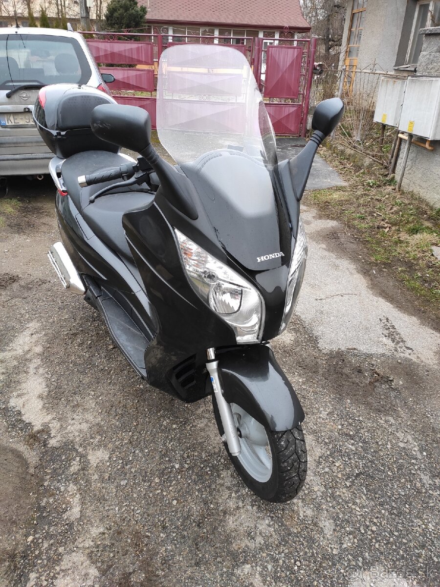 Predám maxi skúter Honda s wing 125,verzia s ABS