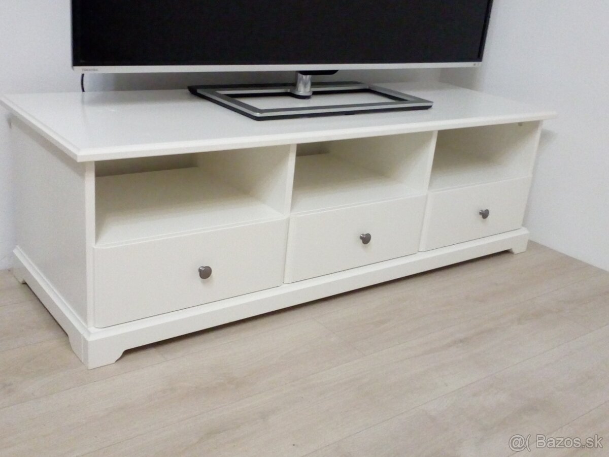 stolík pod TV Ikea Liatorp