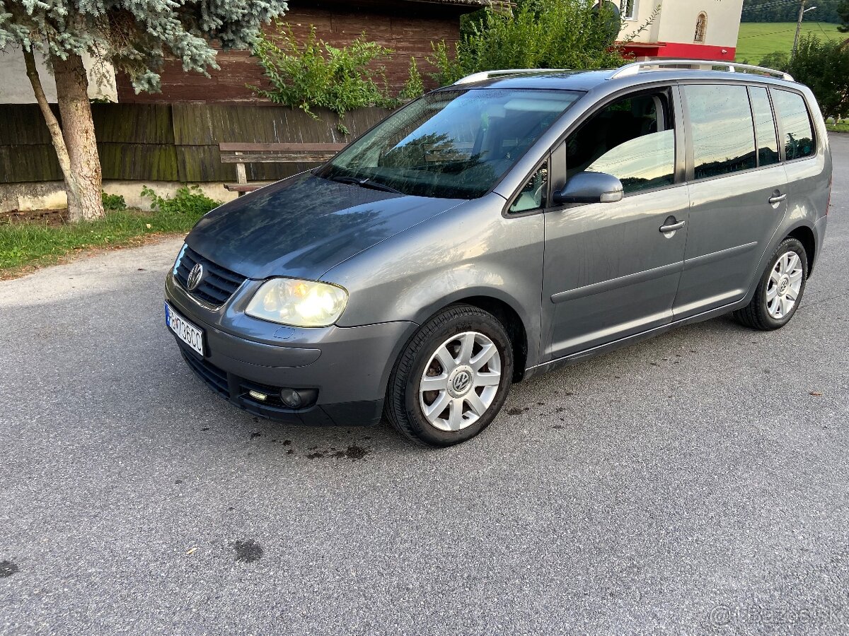 Volkswagen Touran 2.0TDI 100kw 7-miestne