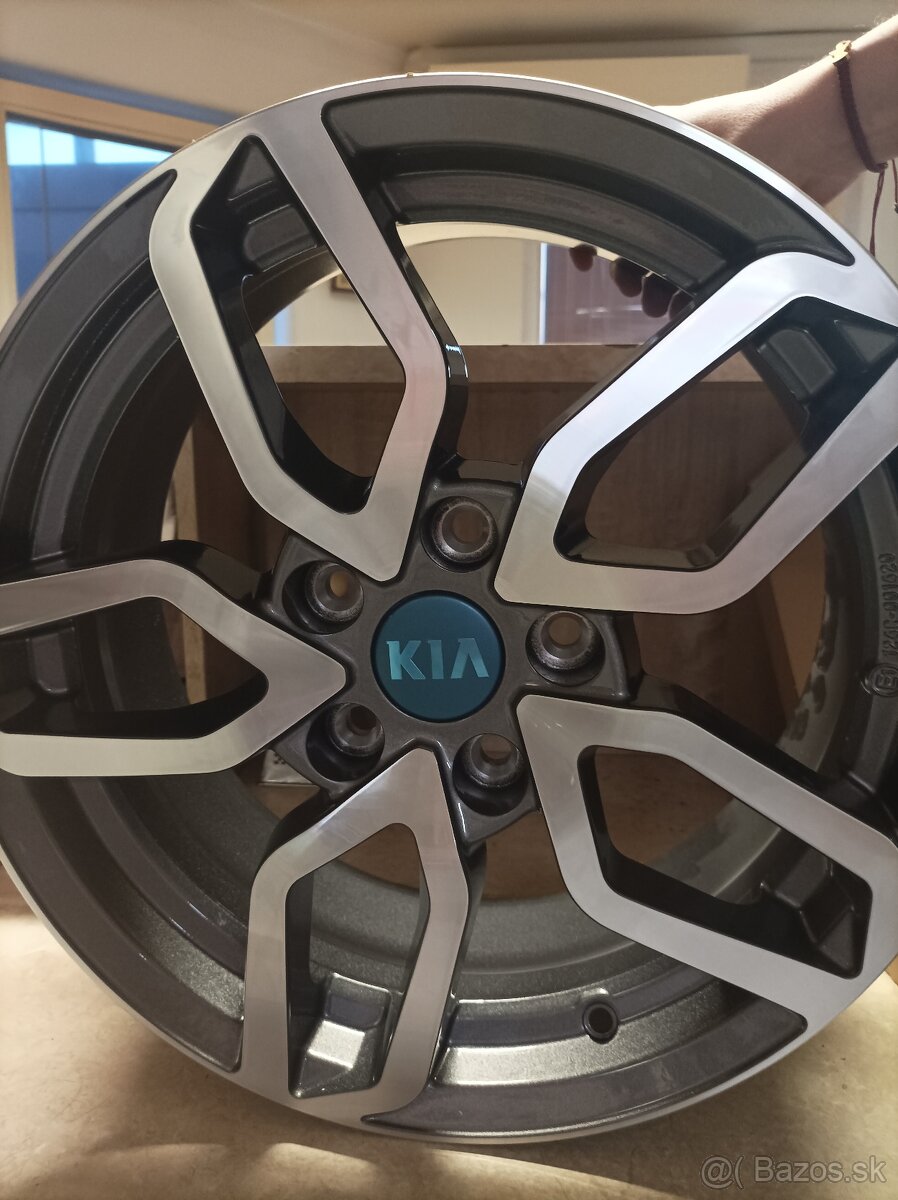 Kia alloy wheel. R17 ET 53